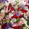 Corazón de flores 75cm variado con rosas rojas - Imagen 2